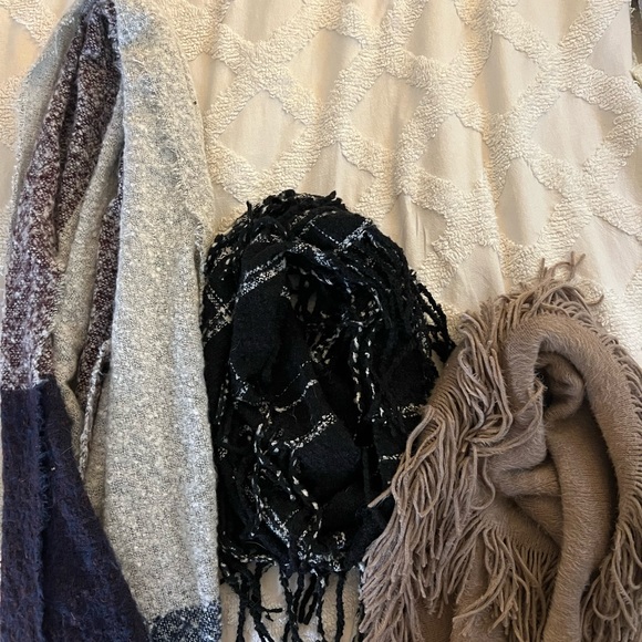 Scarf BUNDLE - Picture 2 of 2